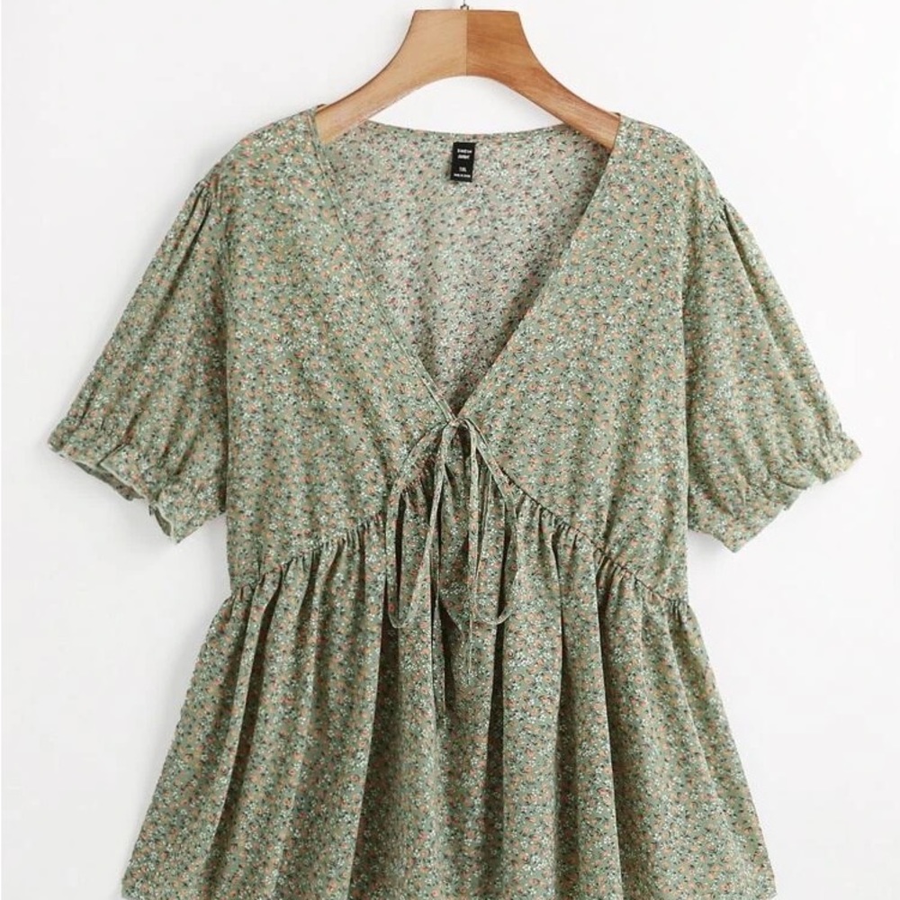 V neck floral top